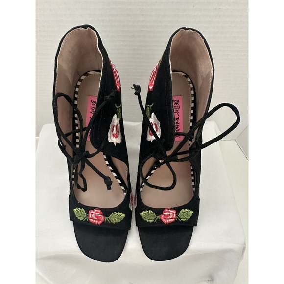 Betsey Johnson Shoes - BETSEY JOHNSON Caroline Floral Embroidered Peep-toe Heels SIZE 6.5
